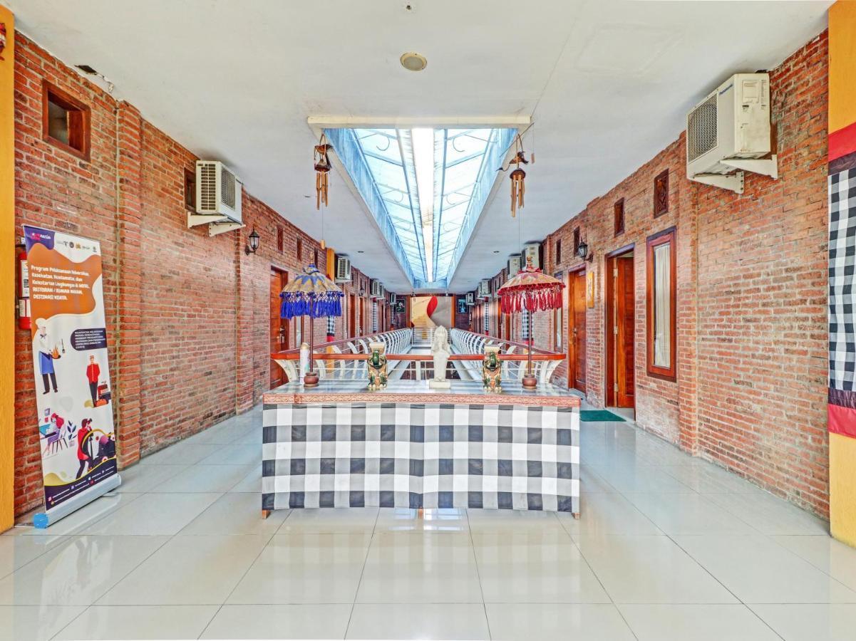 Oyo 90408 Hotel Horton チルボン エクステリア 写真