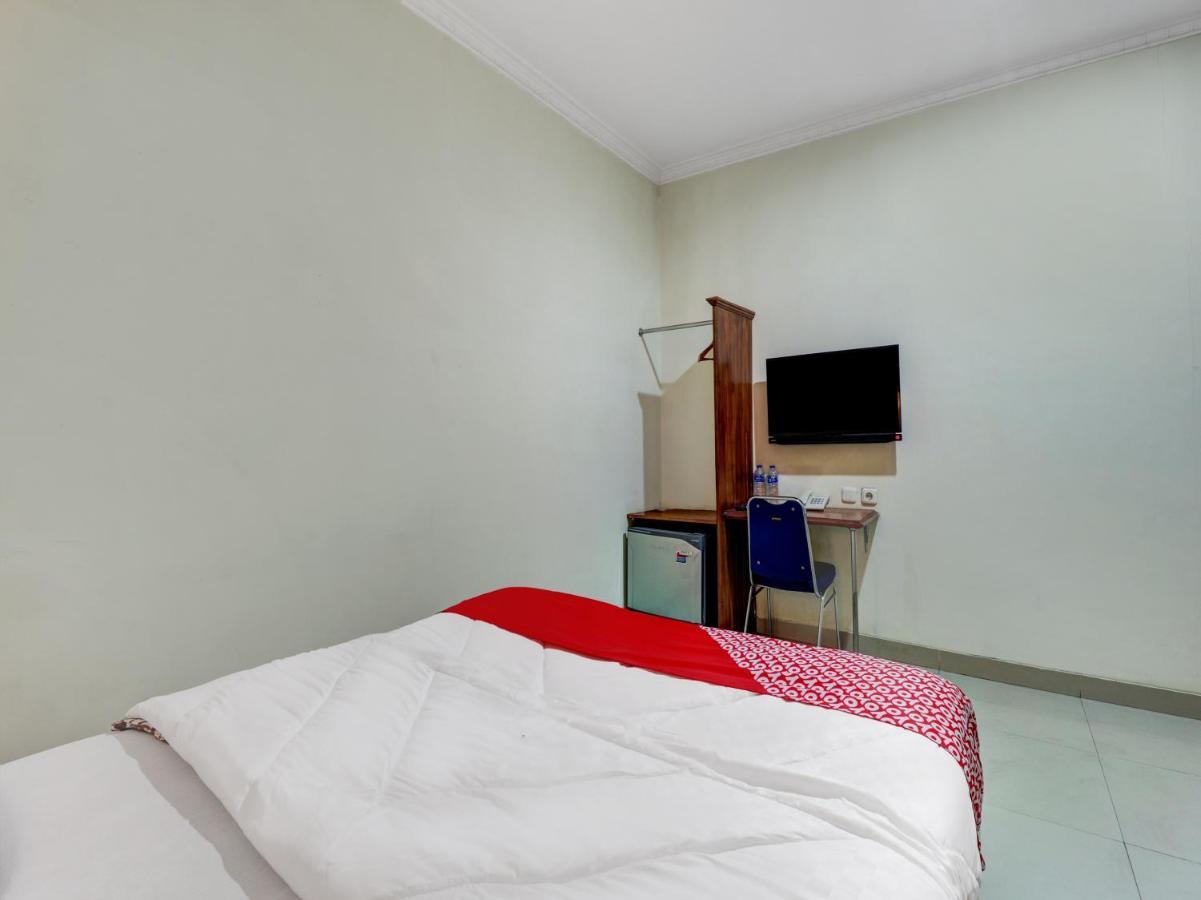 Oyo 90408 Hotel Horton チルボン エクステリア 写真