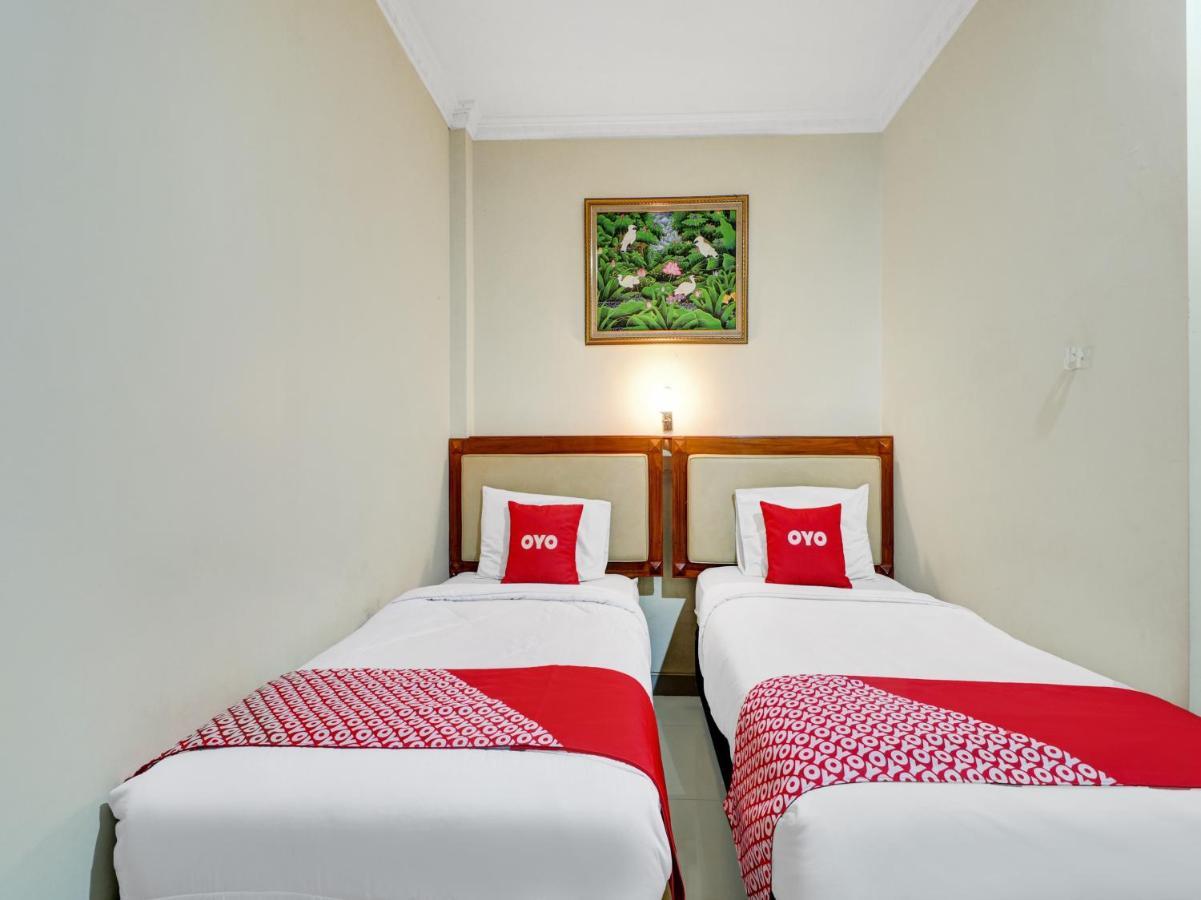 Oyo 90408 Hotel Horton チルボン エクステリア 写真