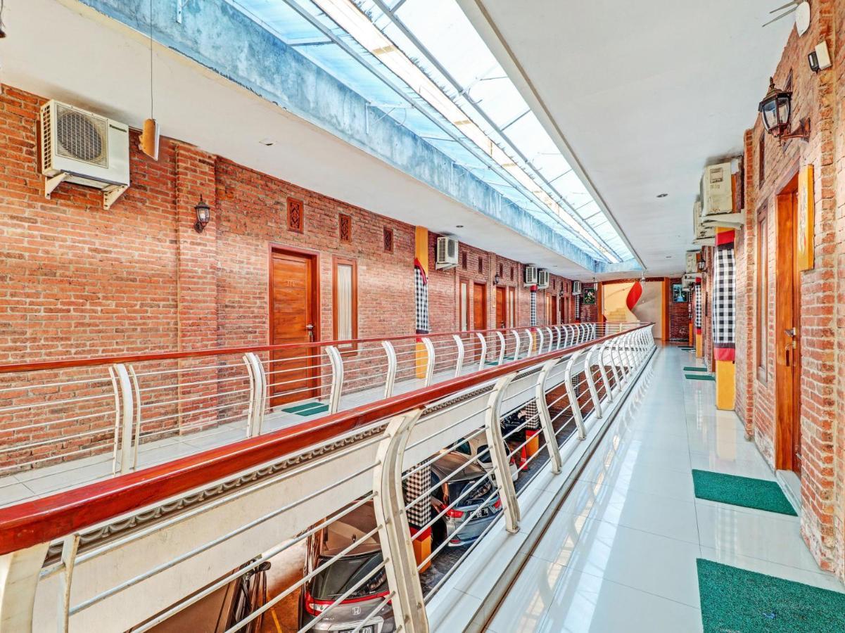 Oyo 90408 Hotel Horton チルボン エクステリア 写真