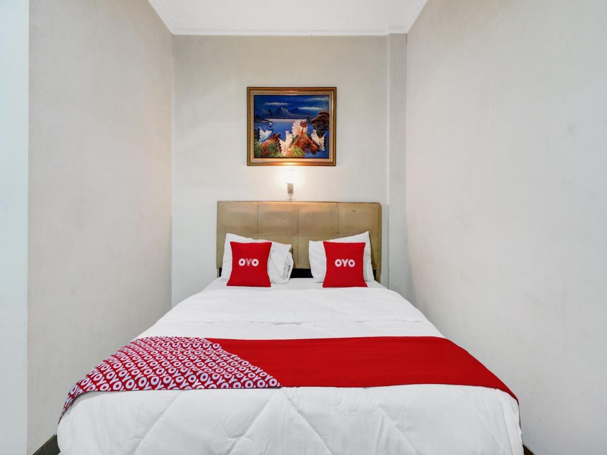 Oyo 90408 Hotel Horton チルボン エクステリア 写真