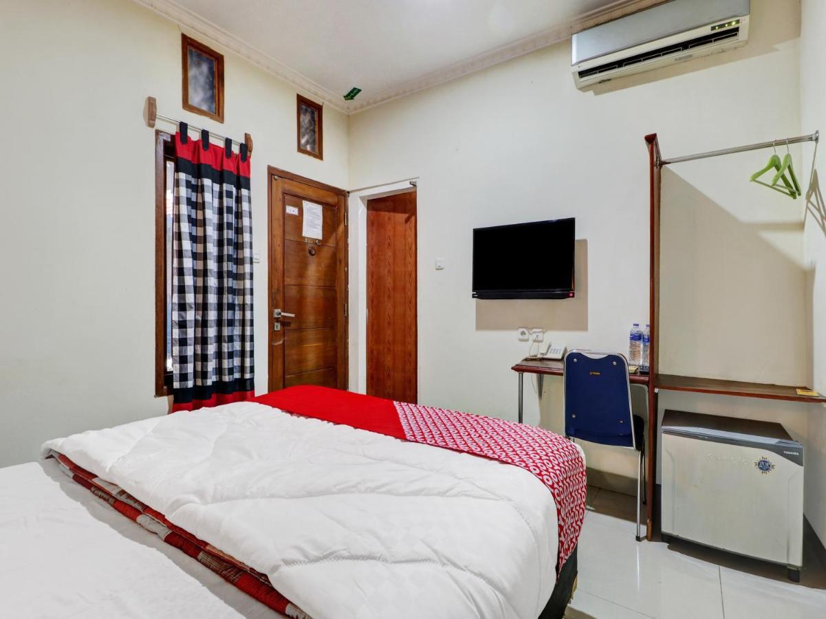 Oyo 90408 Hotel Horton チルボン エクステリア 写真