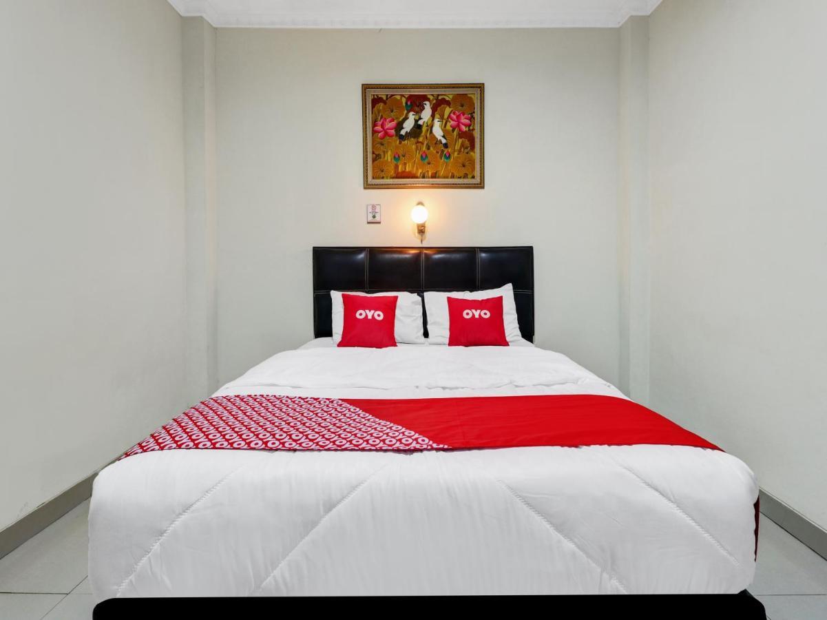 Oyo 90408 Hotel Horton チルボン エクステリア 写真