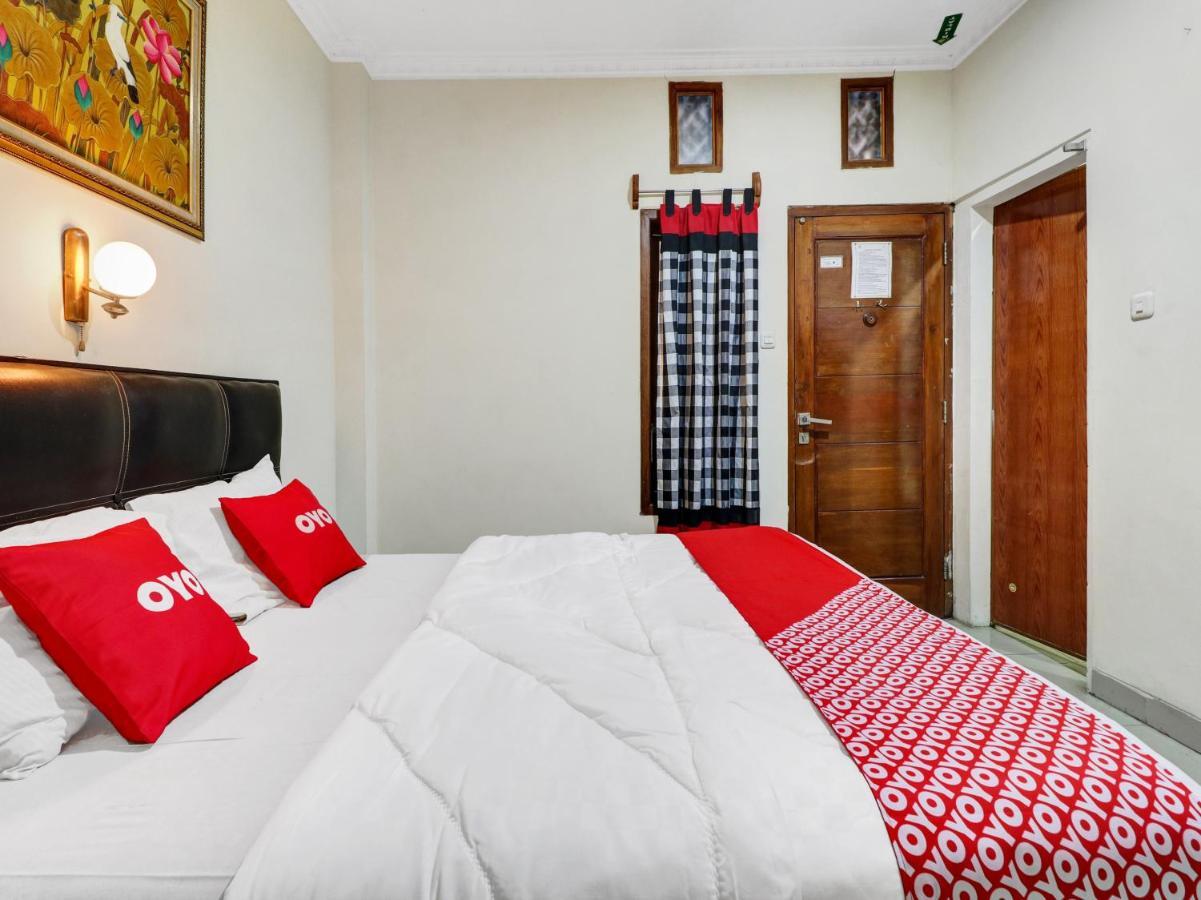 Oyo 90408 Hotel Horton チルボン エクステリア 写真